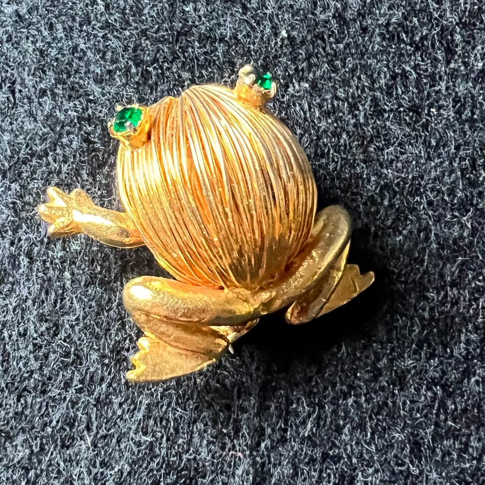 Vintage Emerald Green eyed Frog Brooch